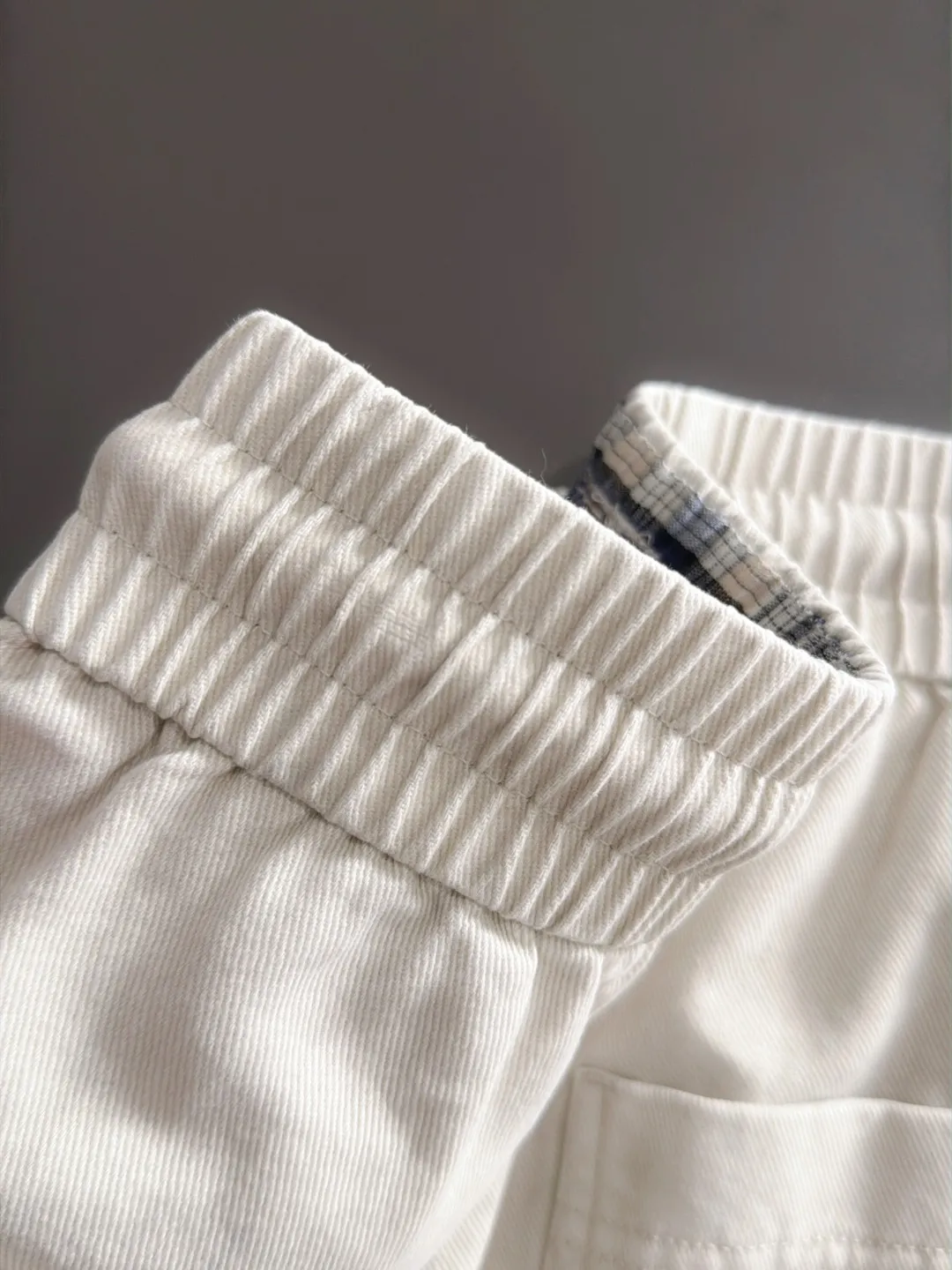 Next day shipment P195 Balenciaga High Quality 2026 Autumn and Winter New Arrival elastic band casual pants, counter-customized fabrics, Breathable, high comfort, impeccable details, brand element design concept, reflecting high quality. It feels delicate and soft! It presents a casual cut and the upper body shape is great! Sizes:S-3XL